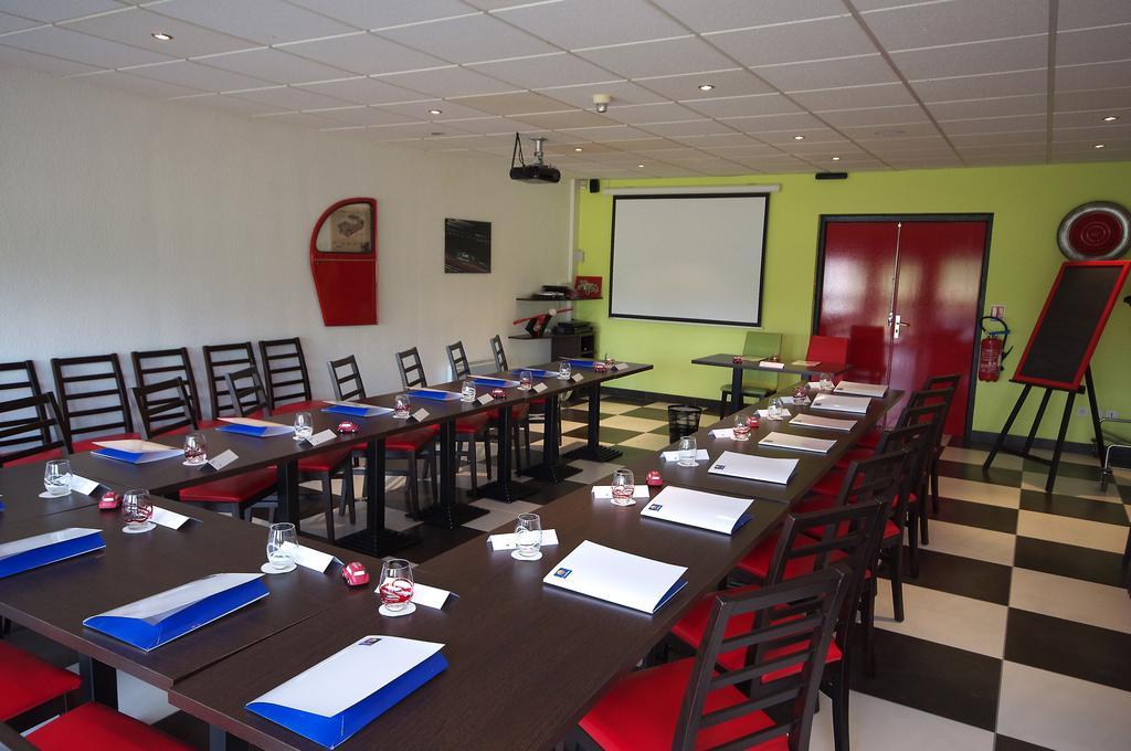 Enzo Hotels Pont-A-Mousson By Kyriad Direct Instalações foto